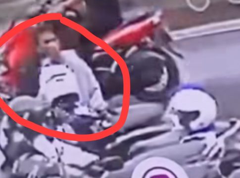 Maling Helm di Sultan Adam Terekam CCTV