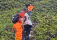 Tim SAR Evakuasi 8 Remaja dari Bukit Usung Saat Hujan Lebat