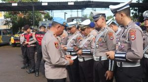 Pemeriksaan personel oleh Propam Polres Tanah Laut dalam rangka penegakan disiplin dan profesionalitas. (wartabanjar.com - Ist. Humas)