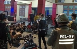 Remaja yang diduga akan tawuran di Medan diserahkan TNI ke pihak berwenang untuk ditindaklanjuti penanganannya. (wartabanjar.com - Ist. @infokomando.official)