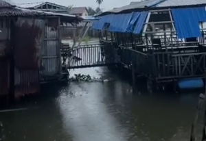 Warga sempat melakukan pencarian di sungai yang diduga bocah tenggelam. (wartabanjar.com - Ist. Kiriman warga)