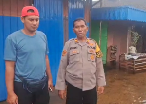 Banjir di Cintapuri Darussalam dimonitoring anggota kepolisian setempat. (wartabanjar.com - Ist. Humas)