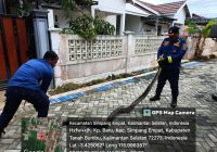 Damkar Tanah Bumbu Respon Cepat Laporan Keberadaan Ular Sanca di Permukiman Warga Jalan Insgub