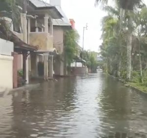 Banjir di Komplek Bunyamin dekat Hotel Efa. (wartabanjar.com - Kiriman warga)