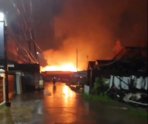 ebakaran di Komplek DPR RT 26 RW 15 Kelurahan Belitung, Banjarmasin, Rabu dini hari. (wartabanjar.com - Ist. Rekanan)