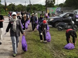 Jajaran Disdik Banjar Bersihkan Sampah Usai Acara Haul ke 20 Abah Guru Sekumpul