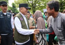 Gubernur Kalsel Rogoh Dana Pribadi Rp 50 Juta Tambah Bantuan Korban Banjir Sungai Tabuk