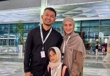 Atiqah Hasiholan Rayakan Ulang Tahun Sembari Umrah Bareng Suami, Rio Dewanto Doakan ini
