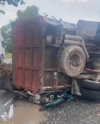 Truk Terbalik Timpa Kendaraan Roda 2 di Batola, Begini Kondisi Korban