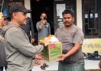Bupati dan Wakil Bupati Tanah Laut Terpilih H Rahmat Trianto dan HM Zazuli Salurkan Bantuan Bagi Korban Banjir