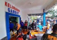 Pemkab Banjar Salurkan Bantuan Logistik untuk Pengungsi Korban Banjir di Gambut dan Sungai Tabuk