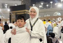 Senangnya Okie Agustina Bisa Pergi Umrah Diongkosi Putra Sulungnya, Panjatkan Doa ini untuk Keisha Alvaro