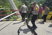 Pernyataan Kapolres Paser Terkait Jembatan Penghubung Kaltim-Kalsel Runtuh