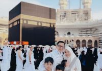 Dude Harlino Posting Momen Kebersamaan dengan Anak-anaknya di Masjid Nabawi