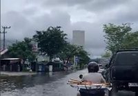 Hati-hati Melintas di Jalan Ahmad Yani Km. 9, Banjir Genangi Sebagian Jalan Raya