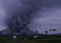 Terekam CCTV, Gunung Semeru Erupsi Dahsyat, Abu Vulkanik Melayang 1.200 Meter, Warga Siaga!