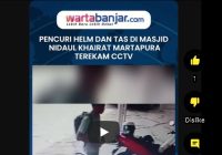 Pencuri Helm dan Tas di Masjid Nidaul Khairat Martapura Terekam CCTV