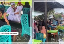 VIRAL! Pernikahan di Tengah Banjir di Sungai Tabuk, Mempelai Diarak dengan Jukung, Ada Lagu Kocaknya Lho!