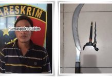 Macan Polsek Banjarmasin Barat Tangkap Pria Mabuk Bersajam yang Teror Peziarah Kubah Basirih