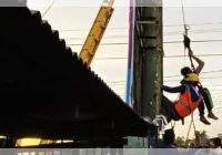 Pemasang Baliho di Tapin Tersetrum Listrik Tegangan Tinggi, Selamat Meski Tubuh Penuh Luka Bakar!