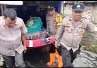 Polsek Bati-Bati Evakuasi Warga Sakit di Tengah Banjir, AKP Winarto: Antisipasi Datangnya Air dari Gunung