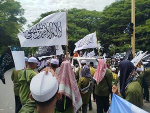 Aksi solidaritas Palestina di depan Masjid Raya Sabilal Muhtadin, Banjarmasin, Minggu. (wartabanjar.com - Ramadan)