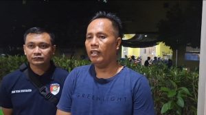 Kapolsek Banjarbaru Utara, Kompol Heru Setiawan, memberikan keterangan pers, Selasa malam. (wartabanjar.com - Ikhsan)