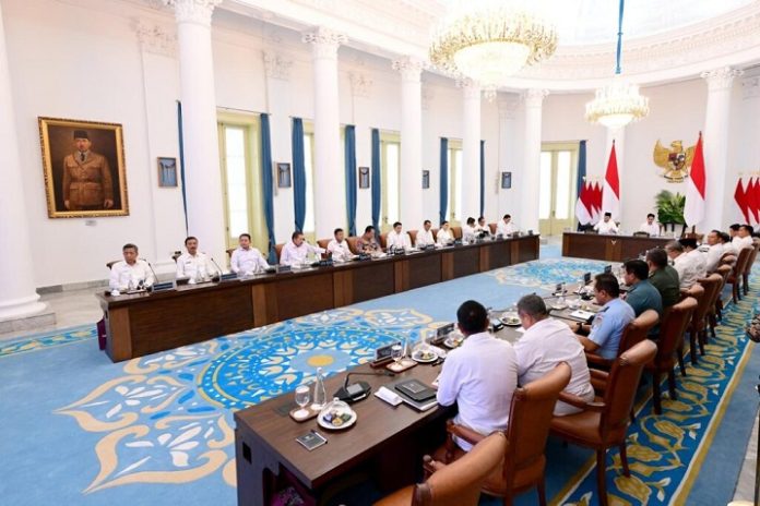 Presiden Prabowo Subianto memimpin rapat perdana Dewan Pertahanan Nasional. (wartaanjar.com - Ist.setkab.go,id)