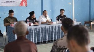 Wakil Ketua DPRD Kalsel, Alyia Rakhman, bertemu warga Sar Mulya, Kabupaten Tanah Bumbu. (wartabanjar.com - Ist. Humas Setwan)