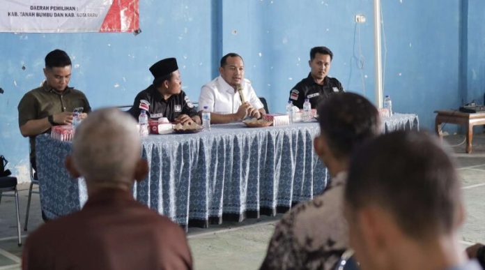 Wakil Ketua DPRD Kalsel, Alyia Rakhman, bertemu warga Sar Mulya, Kabupaten Tanah Bumbu. (wartabanjar.com - Ist. Humas Setwan)