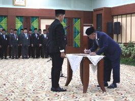 Gubernur Muhidin Kukuhkan 259 Pejabat Administrator dan Pengawas
