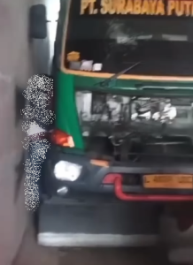 Sopir truk kontainer di Pasuruan meninggal dunia setelah terjepit di tembok diduga gara-gara lupa menarik rema tangan. (wartabanjar.com - Ist. IG @funnelmedia)