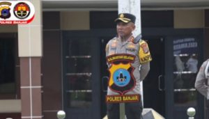 Kapolres Banjar, M Ifan Hariyat memimpin apel jam pimpinan, Selasa. (wartabanjar.com - Ist. Humas)