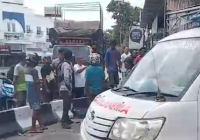 Geger, Diduga Pria Mabuk Hendak Bawa Kabur Mobil Ambulance PMI di Simpang Telawang