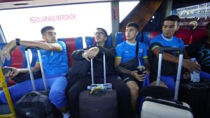 Tim PSBS Biak dalam perjalanan menuju Surabaya untuk melakoni pertandingan melawan Persebaya pada Sabtu malam. (wartabanjar.com - Ist. LIB)