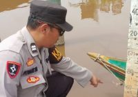 Polsek Bukit Batu Cek Debit Air di Sungai Rungan, Imbau Masyarakat Selalu Waspada