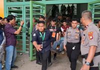 Laga Persija vs Persib Ricuh, Korban Dilarikan ke Rumah Sakit