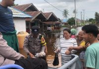 Polsek Kurau Kembali Distribusikan Bantuan Logistik di Desa Handil Negara dan Kali Besar
