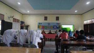 SMAN 1 Kusan Hilir mengadakan penyuluhan pengelolaan sampah dalam rangka memperingati HPSN 2025, Selasa. (wartabanjar.com - ddi)