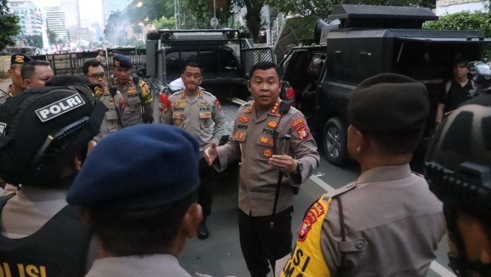 Personel Polri melakukan persiapan pengamanan unjuk rasa di Patung Kuda, Monas, Jakarta, Rabu. (wartabanjar.com - Ist. Tribrata)