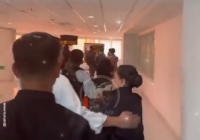 Viral! Iriana Tepis Tangan Jokowi yang Hendak Merangkulnya