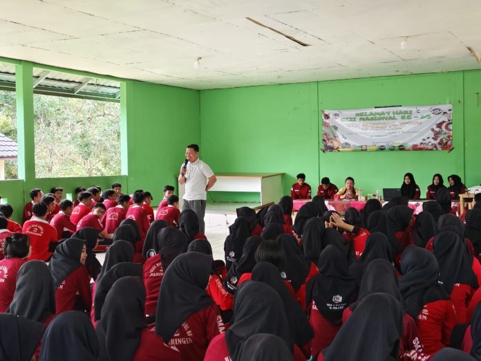 Peringatan Hari Gizi Nasional ke-65 di SMAN 2 Paringin, Kabupaten Balangan, Jumat. (wartabanjar.com - Istimewa)