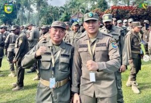 Bupati Tanah Laut, H Rahmat Trianto, bersama Gubernur Kalsel, H Muhidin, di sela kegiatan retret di Akmil Magelang. (wartabanjar.com - Ist. MC Tala)