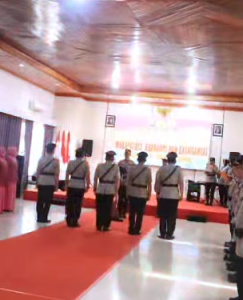 Upacara pelantikan tiga pejabat Polres Tabalong dipimpin Kapolres. (wartabanjar.com - Ist. Humas)