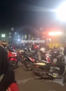Parkir jemaah haul ke-5 Guru Zuhdi Taman Edukasi. (wartabanjar.com - Ist. @peristiawabanua)