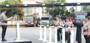 Kapolres AKBP Muhammad Junaeddy Johnny SIK MH memimpin pelantikan 3 pejabat Polres Tanah Laut, Kamis. (wartabanjar.com - Ist. Humas)