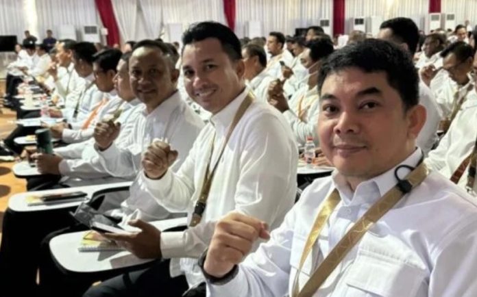 Bupati Tanah Bumbu, Andi Rudi Latif atau Bang Arul (kanan), berada di Akmil Magelang mengikuti retreat kepala daerah 2025. (wartabanjar.com - Ist. Dok. Pribadi)