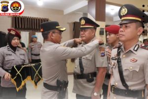Kapolres Banjar, AKBP Ifan Hariyat, memimpin sertijab tiga kapolsek, Jumat. (wartabanjar.com - Ist. Humas)