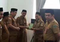 Bupati Tanah Bumbu Sambangi Kusan Tengah! Perkuat Program SDSM & Gerakan Cuci Kaki Ib &, Bagikan Al-Qur'an