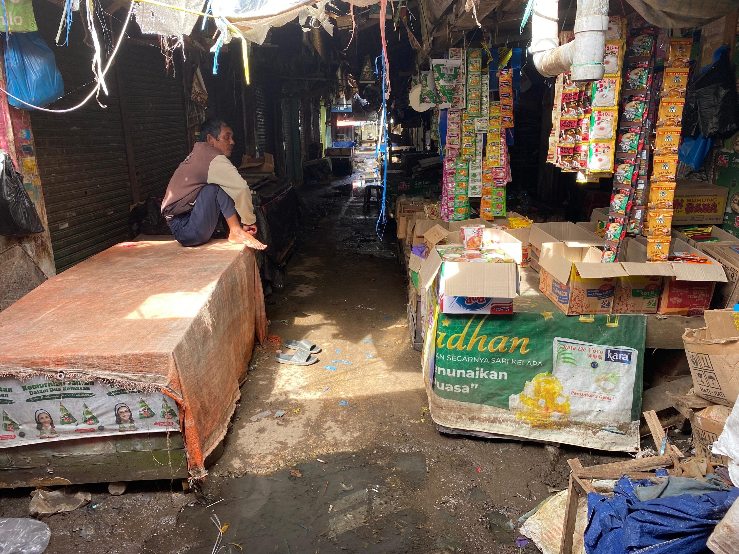 Pedagang dan Ojek di Pasar Gambut Keluhkan Penghasilan Menurun Akibat Banjir